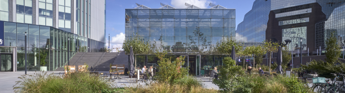 Restaurant Croeselaan naast Rabobank Utrecht  met zonnepanelen op dak