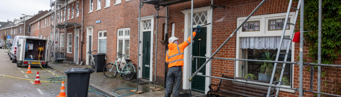 Aantal huizen in een straat staan in de steigers